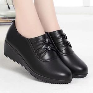 Free Shipping WomenS Single Shoes Mom-Style Leather Shoes 06 Autumn Collection Slip-On Design Fashionable And Stylish With A Platform Sole And A Slight Heel Suitable For Middle-Aged And Elderly Women