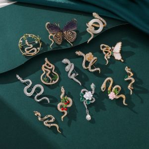 REEBO Sparkling Zodiac Snake Brooch Minimalist Animal Rhinestone Collar Pins Exquisite Badge Snake Lapel Pin Small Gifts