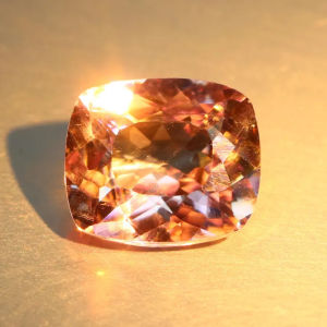 1.74 กะรัต เกรดพรีเมี่ยม! ไดสปอร์สีชมพูเปลี่ยนสีจากเหมืองใต้ดิน จากประเทศอัฟกานิสถาน (มีสินค้าจำนวนจำกัด)