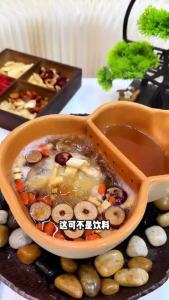 Xiaodiao Li Tang: A no-cook lily white fungus and snow pear soup for autumn to relieve dryness to be brewed and drank as a healthy fruit tea Moisturizing No-Boil Lily Tremella Sydney Soup Soaked in Water Drinking Healthy Fruit Tea