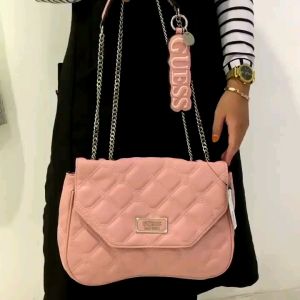 Tas Fungsional & Desain Trendy: Mengenal Guess Loli Convertible OrStor