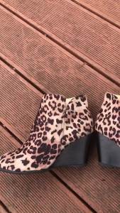 [Free Shipping] Summer New Breathable  Platform Sandals With Thick Soles WomenS Closed-Toe Wedge Heel Slippers.Womens Slippers