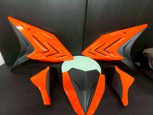 กาบข้าง M SLAZ แบบ 5 ชิ้น ได้ทั้งซ้าย และขวา สีส้ม ตัดดำด้าน รหัส M412