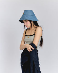 SEEK MINIMALISM | Vintage Reversible Bucket Hat หมวกบักเก็ตยีนส์ติดโลโก้ ใส่ได้ 2 ด้าน สไตล์วินเทจ สีฟ้าและสีน้ำเงิน กลับด้านได้ 2 สี