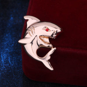 1Pc French Style Personality Domineering Shark Shaped Brooch Mens Metal Suit Jacket Coat Accessories Gold Silver Black Brooches