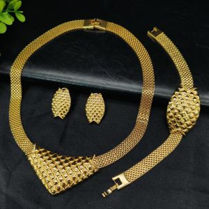Simple inverted triangle jewelry for Middle Eastern Dubai brides 24k Gold necklace earrings bracelet Jewelry set