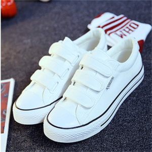 [ส่งเร็วพิเศษ!] จัดส่งไว  รองเท้าสตรีสีขาว รองเท้าผ้าใบส้นแบนระบายอากาศ รองเท้าผ้าใบสตรี