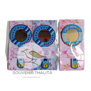ISI100 Pcs SOUVENIR  KACA CERMIN KARAKTER DORA EMON unik murah KEMAS ALAS SHABY sovenir bermanfaat dan sofenir ulang tahun oleh oleh hadiah pernikahan / kawinan / hajatan