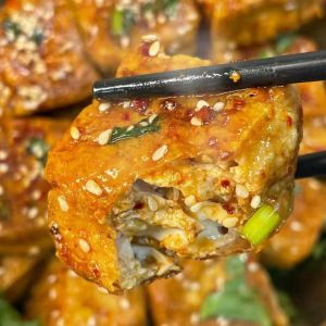 爆汁豆楠豆腐干Dried Bean Curd With Juicy Juice Snack网红零食卤汁油炸小包装即食解馋辣味休闲零食