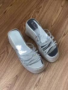 [Free Shipping] Stylish And Unique Woven Platform Sandals With A Thick Sole Waterproof Design And Rhinestone Straps Perfect For Summer Wear