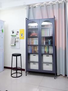 Book Shelf Multi Story Floor Standing Childrens Picture Bookshelf Dustproof Storage Cabinet Iron Bookshelf
