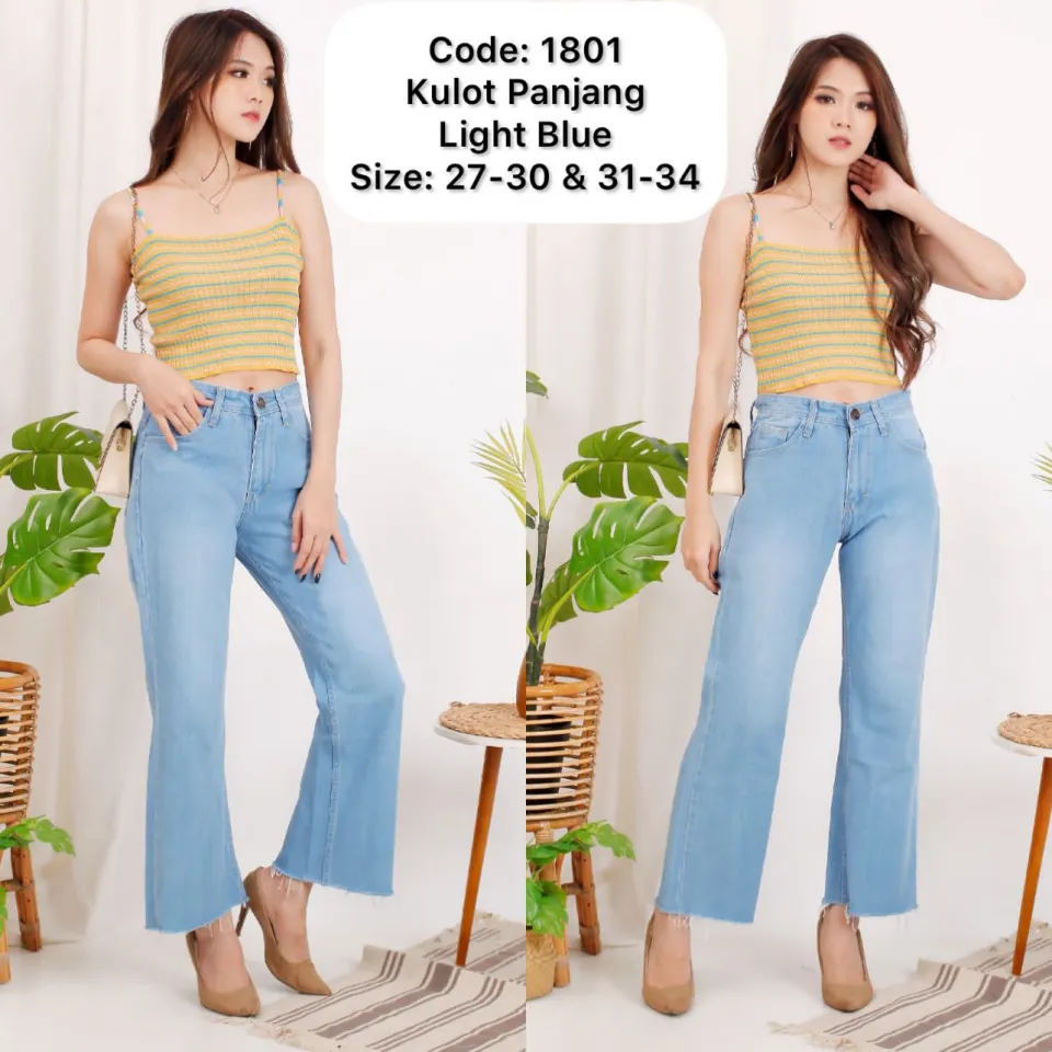 Uning shaffof külotdagi yaqindan surati Uning shaffof külotdagi yaqindan surati