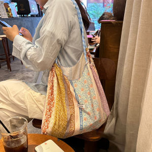 NDDshop งานมาใหม่สุดจึ้ง กระเป๋าผ้าแฟชั่นสะพายไหล่ ทรงสวย ลายน่ารักน่าตำถึง 4 ลาย บอกเลยว่าสวยเก๋โดนใจทุกลายรุ่นนี้ ตัวกระเป๋าใบใหญ่ใส่ของได้เยอะ แมทช์ชุดได้ง่าย สาวๆท่านไหนมองหากระเป๋าผ้าดีๆ รุ่นนี้เลย