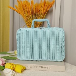 SDFBN การจำลองแบบจำลอง กล่องหวายสาน ของใช้ในครัวเรือน พร้อมที่จับ ตะกร้าสานปิกนิก มัลติฟังก์ชั่ เรโทร กล่องเก็บเครื่องสำอางเครื่องประดับ ปิกนิกปิกนิก