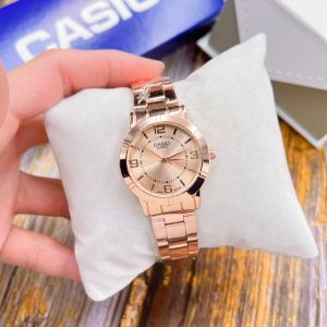 Watchhiend นาฬิกาข้อมือผู้หญิงหรูหรา คาสิโอ้ หน้าปัดเรียบหรูขนาด 32 มม. สายเลท ตัดสายได้ พร้อมกล่องคาสิโอ้สีน้ําเงิน