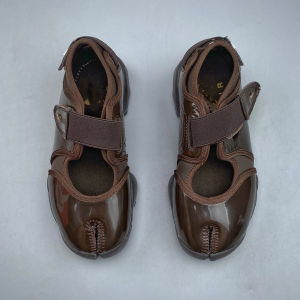Womens low-top split-toe shoes with Velcro black commuter shoes versatile Mary Jane clogs