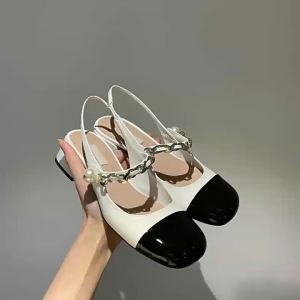 MIU2024 Giày sandal nữ kiểu Mary Jane da thật Pháp cổ điển gót dày mũi kín không có gót sau phong cách tiên nữ