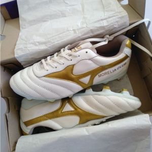 Sepatu bola pria Mizuno bahan kulit kualitas super