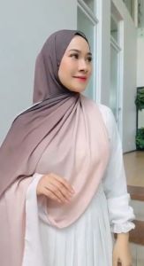 Pashmina Gradasi Two Tone  Pashmina Ombre  Pashmina 2 Warna Bahan Ceruty Babydoll Panjang 175cmx75cm  Finishing Jahit Tepi