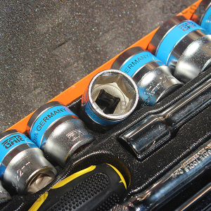 Box Socket Set 12 and 6 points 26 piece 8 - 32mm includes ratchet slide head handle universal joint spark plug socket