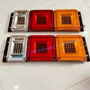 Lampu Belakang Stoplamp Truk LED Model Kotak 24V