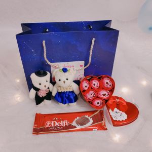 COUPLE GIFT - Hampers Bunga Boneka Edisi Valentines Coklat Hari Cinta