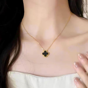 Kalung Titanium Clover 5 Mata Hitam Dan Clover 1 Mata Perhiasan Ala Korea Wanita Dewasa Dan Remaja Lapis Emas