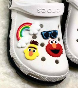 JBSet - ตัวติดรองเท้ามีรู เอลโม่รักเพื่ shoe Charm Elmo &Friend In love จัดไป รองเท้าสีไหน ก็สะดุดตา