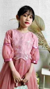dress /gaun pesta anak perempuan cantik dan mewah.