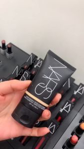 NARS PURE RADIANT TINTED ẨM SPF 30 / PA + + + 50ml