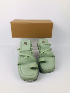 Sandal Wedges Wanita Musim Panas Sandal Wanita Luar Ruangan Sandal Hak Tinggi Sandal Berkualitas