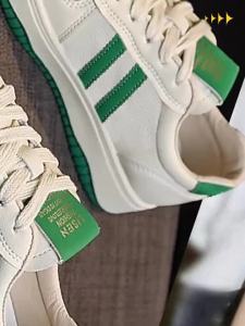 COD  Kasut Putih dengan Skirt 2024 Jenis Wanita Kasut Lapang Musim Luruh Baru Boleh Bernafas Kasut Wanita Tapak Rata Gadis Ringan  Sem