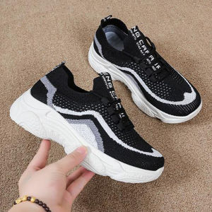 QJshop  ส่งในไทยย รองเท้าผ้าใบแฟชั่น รองเท้าผ้าใบเสริมส้นรุ่นใหม่มาแรง สีสวยมากแม่สูง1.5นิ้วเลยน๊า ใส่แล้วน่ารักมากแม่สวยๆแบบนี้ไม่มีไม่ได้ล๊าว