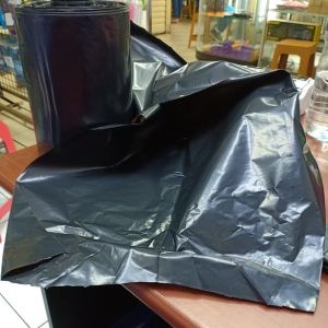 1 ROLL PLASTIK YUPI KOLAM HITAM  PANJANG 25 METER LEBAR 200  CM TEBAL 08 SERBAGUNGA