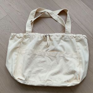 Túi vải canvas dây rút đơn giản phong cách Nhật Bản và Hàn Quốc dung tích lớn phong cách Harajuku. ins Túi đeo vai bằng vải canvas thời trang giản dị đa năng