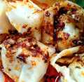 Pangsit Basah Isi Ayam Cincang Plus Sambal Chili Oil Kemasan Plastik Vaccum Isi 10 Pcs/Pangsit Ayam Kuah Rebus Instan. 