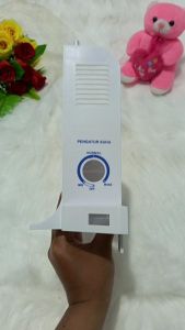 Pengait Tutup Freezer / Frame Tutup Freezer Kulkas Sharp 1 Pintu Bukaan Ke Atas Original