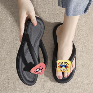 QKKshop รุ่นใหม่ขายดี รองเท้าผู้หญิง รองเท้าแตะแฟชั่น รองเท้าแตะหูหนีบมีให้เลือก 5 สี ดำ/บานเย็น/เขียวอ่อน/เขียวเข้ม/ชมพู/ขาว จุกๆไปเลยแม่ห้ามพลาด พร้อมส่ง รองเท้าแฟชั่นผญ แถมตัวติดน่ารักให้ไปอิ๊ก ต้องมีน๊าา