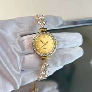 นาฬิกาผู้หญิงนางเงือกสุดหรู VINTLOOK พร้อมสำเนียงคริสตัลและการออกแบบสร้อยข้อมือที่หรูหรา