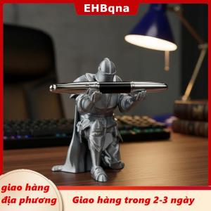 [COD] EHBqna 3PF Ship within 24 hours Sáng Tạo Hiệp Sĩ Bút Đứng Thời Trung Cổ Theo Chủ Đề Bàn Tổ Chức Phong Cách Nhựa Bức Tượng Văn Phòng Nhà Nghiên Cứu Trang Trí Nội Thất