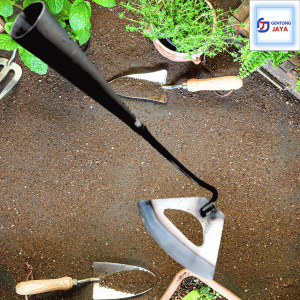 Cangkul Kecil Berkebun cangkul Besi segitiga koret rumput gagang pipa besi anti copot besi disepuh
