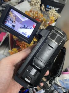 Máy quay phim Sony HDR PJ630 chống rung mắt liếc