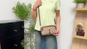 Womens high-quality soft leather handbag 2025 New FashionableShoulder Crossbody Bag Clutch for Middle-aged Moms