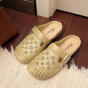 [Free Shipping] New flat-soled non-slip closed-toe slippers for mothers faux leather mid-heel perforated slippers for women to wear outside