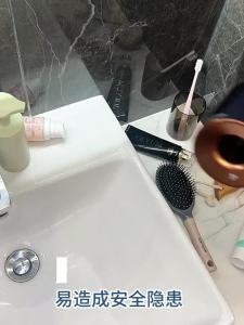 AE Hair dryer holder for bathroom no-drill installation multifunctional wall-mounted hair dryer stand