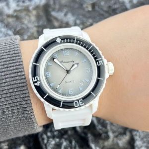 Fashion Sports Watch For Mans Rubber Strap Round Dial 4 Color Night Light Quartz Watch For Men Women Daily Waterproof