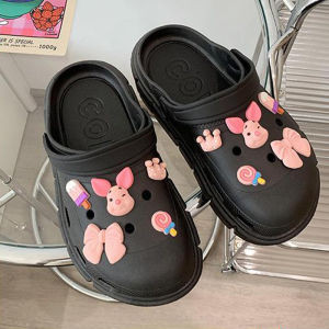 LHMonday ใหม่มาแรง 💫 รองเท้าเสริมส้น รองเท้าแตะรัดส้น รองเท้าแตะหัวโต พื้นนุ่ม ใส่สบาย กันลื่น รุ่นนี้แถมตัวการ์ตูนติดด้วยน๊า น่ารักสุดๆ พื้นหนาเสริมส้นกันแบบจุกๆ คุ้มม๊ากกก 🎉