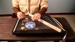 圣玲珑 21弦小古筝古筝练指器 21弦初学者古筝专业小型古筝儿童古筝演奏指法手型练习器便携式古筝古筝琴练指器 21-String Small Guzheng Guzheng Finger Trainer 21-String Beginner Guzheng Professional Small Guzheng Children Guzheng Performance Finger Trainer Hand Exerciser Portable Guzheng Guzheng PFast shipping