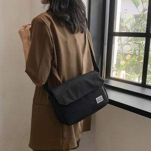 NDDshop เตรียมจัดส่ง 1-3 วัน กระเป๋าสะพายข้างแฟชั่น รุ่นนี้หญิงใช้ได้ ชายก็ใช้ได้น้า ไม่แต่งลวดลาย น้ำหนักเบา แมทช์กับชุดไหนก็เข้ากันสุดๆ กดเล้ยย