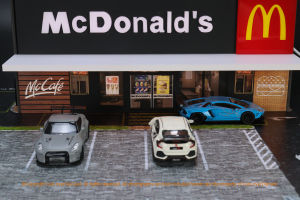 G-Fans 1:64 McDonalds Fast Food Diorama set (710013) For Collection Display Kids CarLoverDieCast